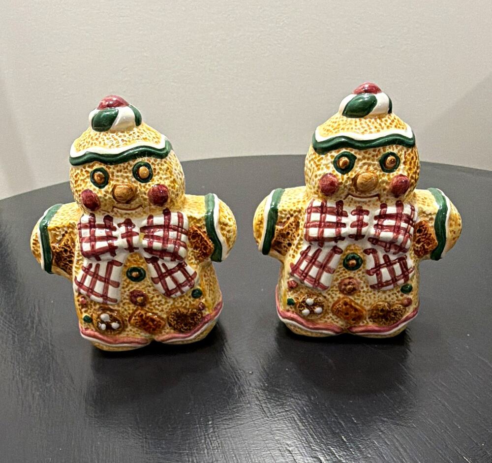 Ceramic Gingerbread Man Holiday Novelty Salt & Pepper Shakers Set 2pc 1996